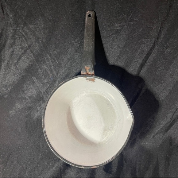 Vintage Blue and White Enamel sauce pan - Picture 2 of 6